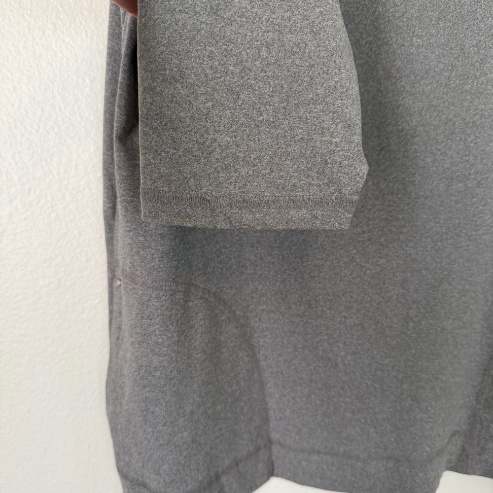 Weekends by Chico’s Top Size 1 (med 8) Gray V-Neck 3/4 Sleeve Knit Shirt - Picture 3 of 9
